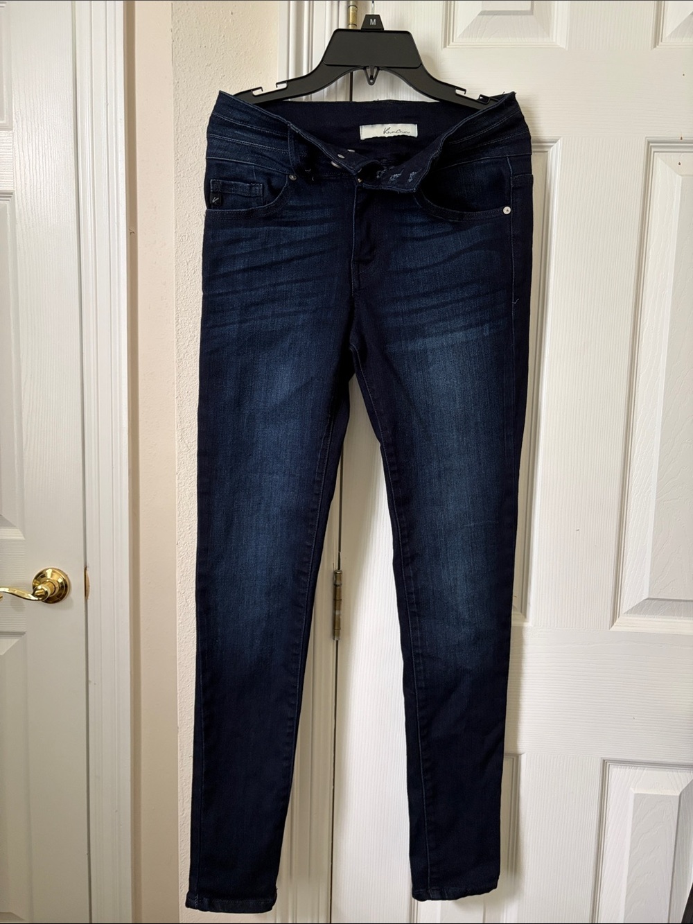 KanCan Women’s 3 buttons Zip fly Estilo Dark Indigo Skinny Jeans - Stretch Fit